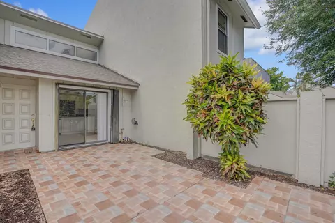 12712 Spinnaker Ln, Wellington, FL 33414