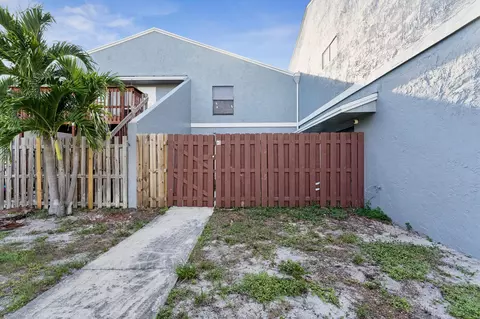 4 Crossings Cir #D, Boynton Beach, FL 33435