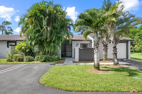 92 Conaskonk Cir, Royal Palm Beach, FL 33411