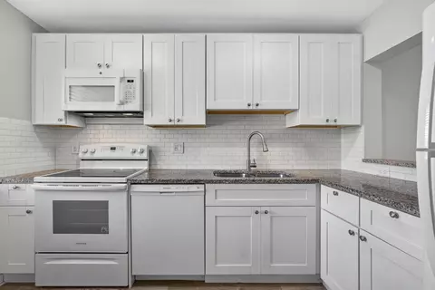 2828 Tennis Club Dr #303, West Palm Beach, FL 33417