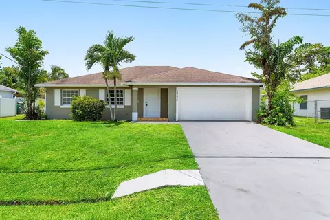 3170 SW Bridge St, Port Saint Lucie, FL 34953