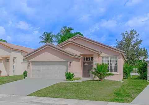 614 Lake Wellington Dr, Wellington, FL 33414