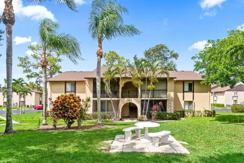 429 Pine Gln #C2, Greenacres, FL 33463