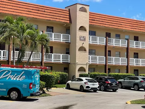 8901 Sunrise Lakes Blvd #202, Sunrise, FL 33322