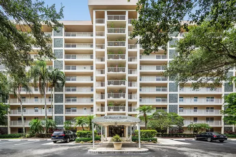 3520 Oaks Way #1004, Pompano Beach, FL 33069