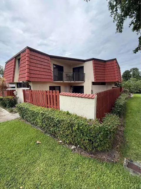 3830 Victoria Dr, West Palm Beach, FL 33406