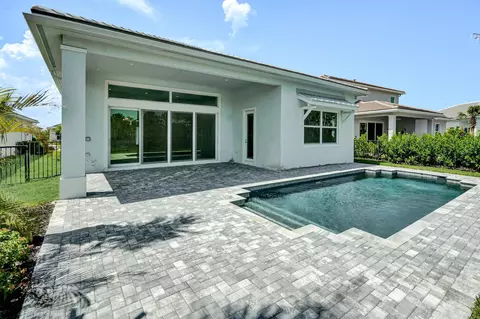 142 SE Calmo Cir, Port Saint Lucie, FL 34984