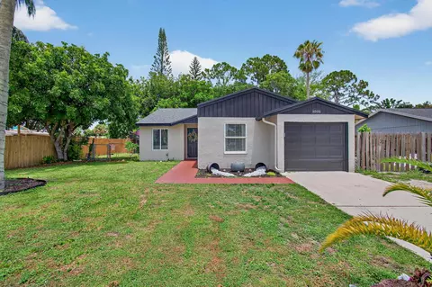 8300 Little Beth Dr E, Boynton Beach, FL 33472