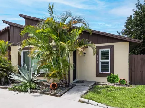 3779 Mil Pond Ct, Greenacres, FL 33463