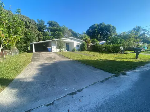 1105 Apple St, Fort Pierce, FL 34950