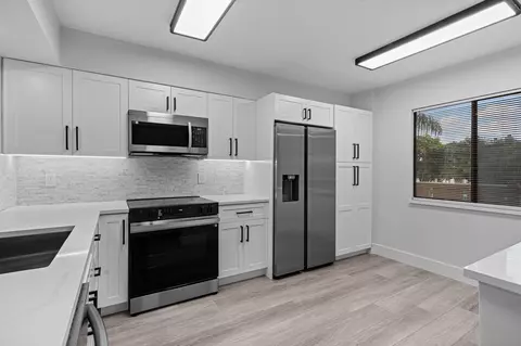 6866 Huntington Ln #401, Delray Beach, FL 33446