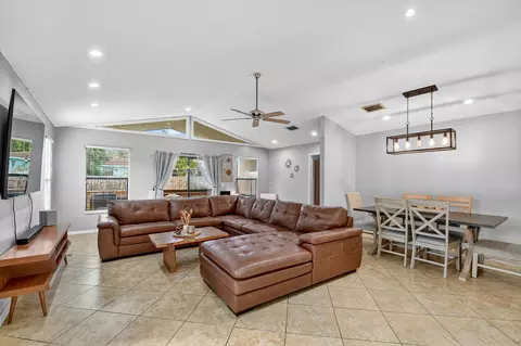 7555 Hilltop Dr, Lake Worth, FL 33463