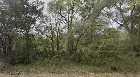 305 Milton Ave, Interlachen, FL 32148