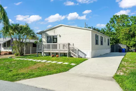 8321 SE Skylark Ave, Hobe Sound, FL 33455