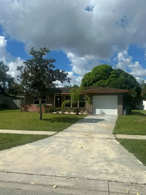 270 NE Mainsail St, Port Saint Lucie, FL 34983