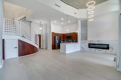 300 S Australian Ave #U127, West Palm Beach, FL 33401