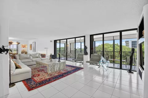 20090 Boca W #354, Boca Raton, FL 33434