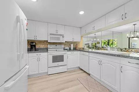 215 Oak Harbour Dr, Juno Beach, FL 33408