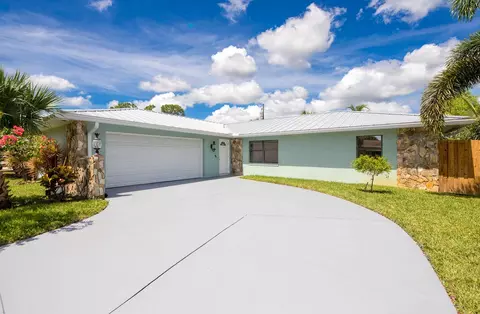 2402 SE Pinero Rd, Port Saint Lucie, FL 34952