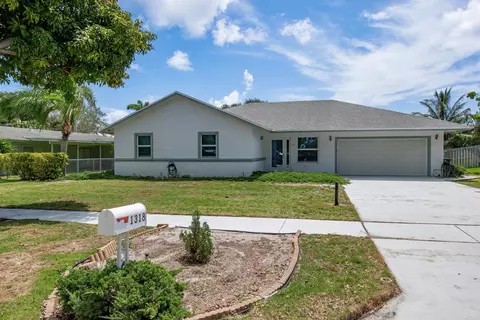 1318 NW 2nd Cir, Boca Raton, FL 33432