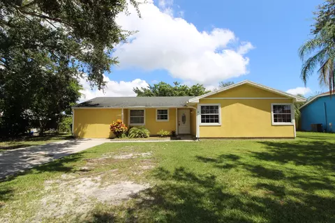 2022 SE West Dunbrooke Cir SE, Port Saint Lucie, FL 34952
