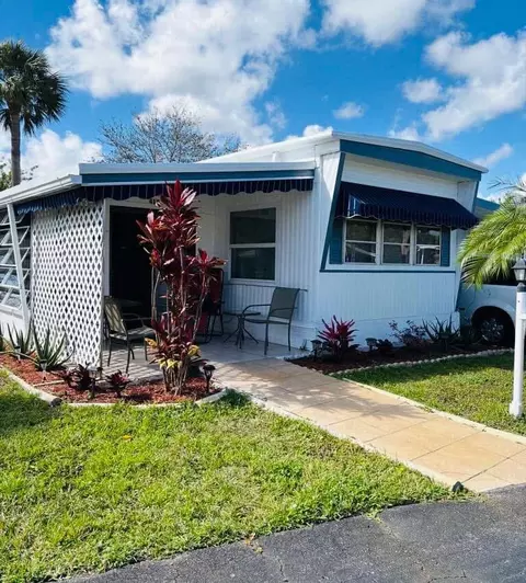 415 Gardenia Ct, Deerfield Beach, FL 33442