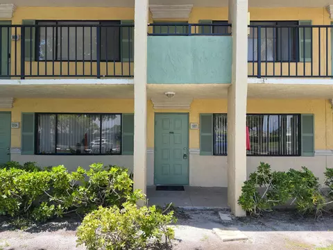 1507 Meadows Cir W, Boynton Beach, FL 33436