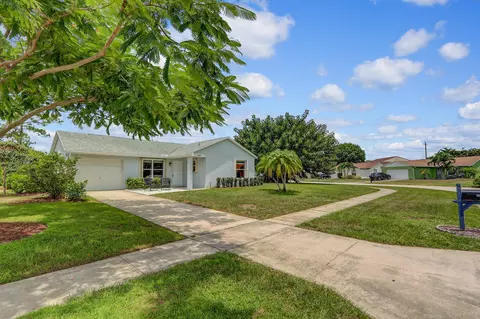 140 Village Cir, Jupiter, FL 33458