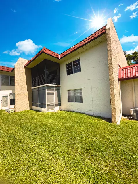 218 Lake Frances Dr, West Palm Beach, FL 33411