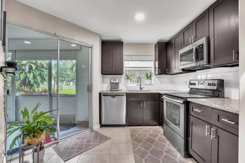 3524 Via Poinciana #102, Lake Worth, FL 33467