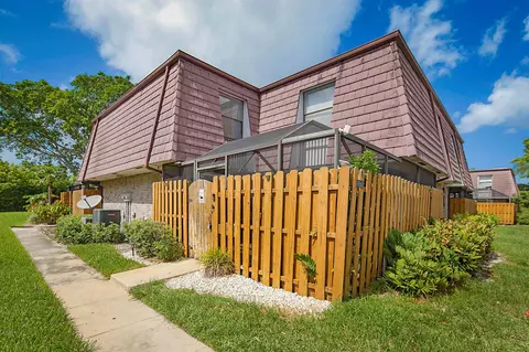 7662 Courtyard Run W, Boca Raton, FL 33433