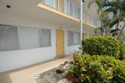 3120 Lake Osborne Dr #110, Lake Worth Beach, FL 33461