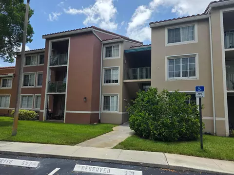 7824 Sonoma Springs Cir #104, Lake Worth, FL 33463