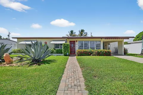 133 Greenbrier Dr, Palm Springs, FL 33461