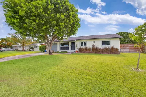 372 E Shadyside Cir, West Palm Beach, FL 33415