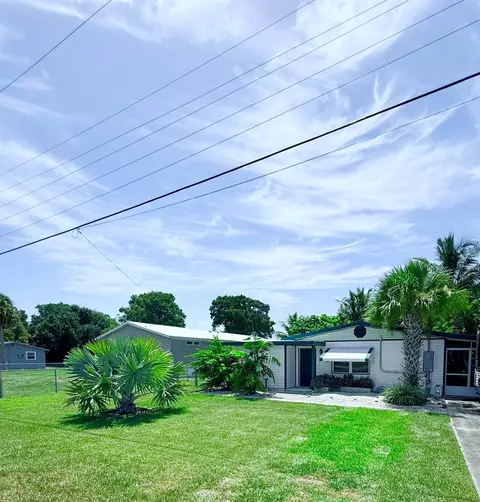 1736 Hunter Rd, Okeechobee, FL 34974