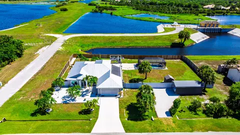 2702 SE South Blackwell Dr, Port Saint Lucie, FL 34952