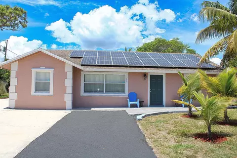 2001 NW 2nd St, Boynton Beach, FL 33435