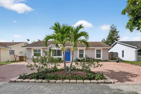 3290 SW 2nd St, Deerfield Beach, FL 33442