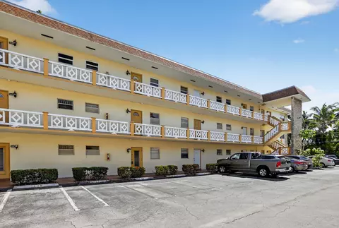 5111 W Oakland Park Blvd #201, Lauderdale Lakes, FL 33313