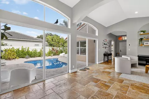 5381 Oakmont Village Cir, Lake Worth, FL 33463