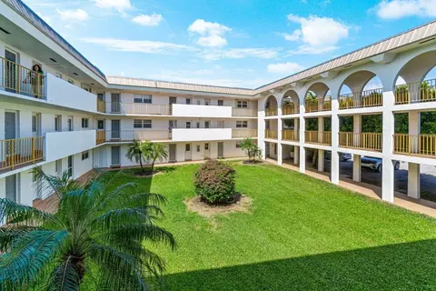 5501 NW 2nd #208, Boca Raton, FL 33487