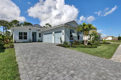 219 SE Calmo Cir, Port Saint Lucie, FL 34984