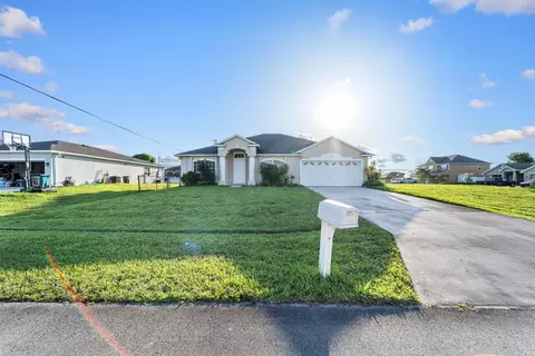 672 SW Kayak Ave, Port Saint Lucie, FL 34953