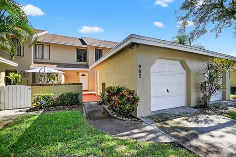 903 Maplewood Dr, Greenacres, FL 33415