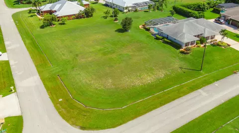 163 SW Hawthorne Cir, Port St Lucie, FL 34953