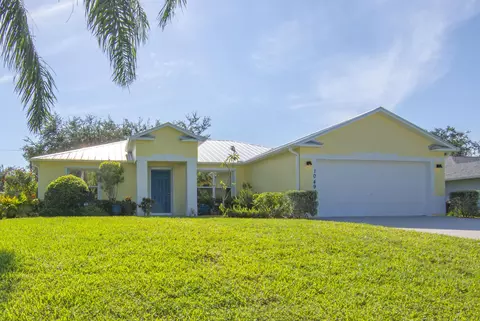 1049 Gardenia St, Sebastian, FL 32958
