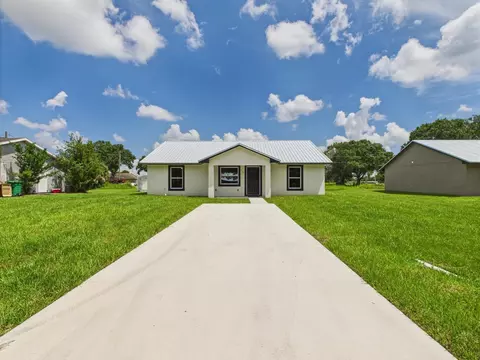 910 NW 5th St, Okeechobee, FL 34972