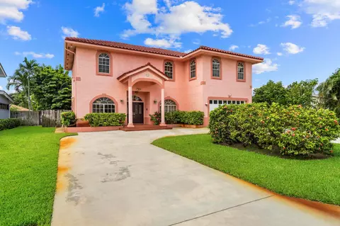 1820 Carambola Rd, Lake Clarke Shores, FL 33406