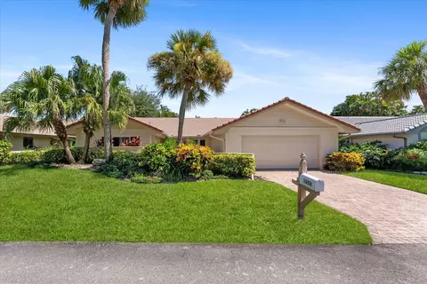 6858 Villas Dr W, Boca Raton, FL 33433